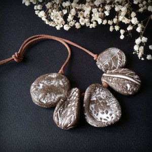 Робота Чорне намисто з кераміки ручної роботи