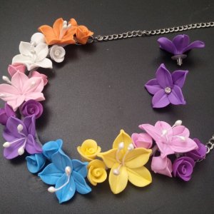 Робота Кольє і сережки з різнокольоровими ліліями