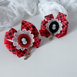 Работа Школьные бантики на резинке в красные клетку.