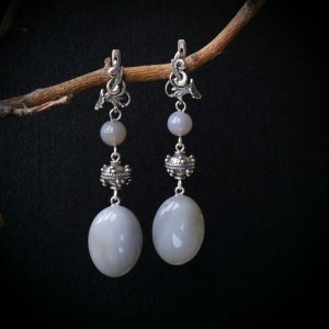 Работа Серые длинные серьги из агата с бусинами из серебра