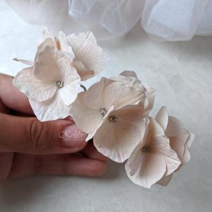 Робота Шпильки з ніжними гортензіями