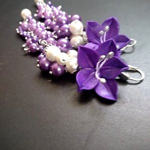 Работа Сиреневые серьги с лилиями и жемчугом