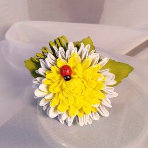 Работа Резиночка с хризантемой