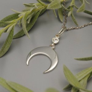 Робота Авторська лунницах з топазом