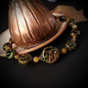 Робота Зелене намисто з деревами і жовтими каменями