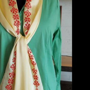 Работа Шарф женский из шелка с вышивкой