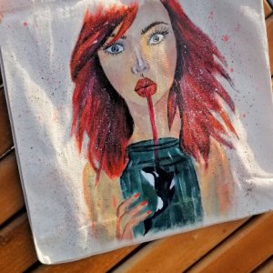 Работа Шоппер "Касатка в банке, банка у девушки"