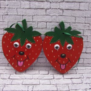 Робота Полуничка-підвіска