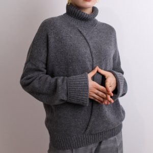 Робота Сірий мінімалістичний светр