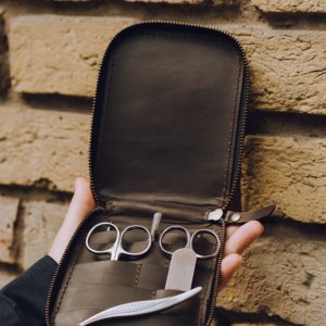 Работа Органайзер для маникюрного набора на молнии. коричневый