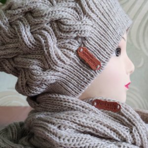 Робота Шапка і снуд бежевий.