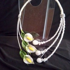 Робота Кольє з білим агатом.