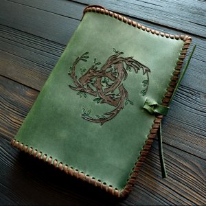 Робота Шкіряний блокнот "Зелена відьма" з триквертом