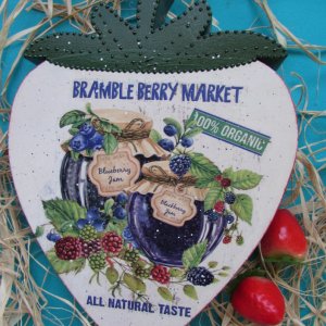 Робота Дошка кухонна в формі полуниці