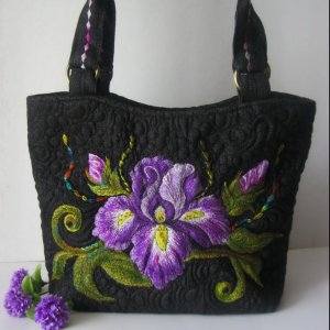 Работа Ирис вышитая сумка