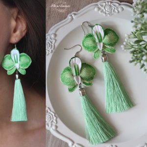 Робота Зелені сережки кисті "Мятні орхідеї"