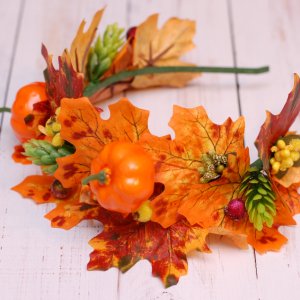 Робота Осінній обруч з листям, хмелем і гарбузами