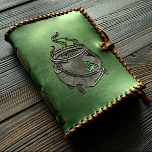 Робота Шкіряний блокнот з відьминим котлом та трискеліоном