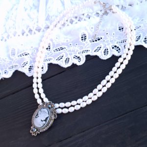 Робота Дворядне кольє з натуральних перлів з камеєю № 125