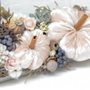 Робота Композиція з гарбузами і сухоцвітом