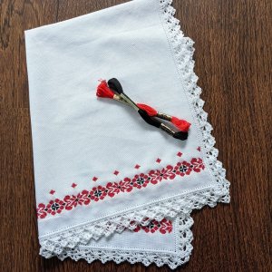 Работа вышитая салфетка