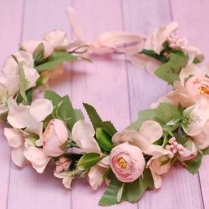 Робота Об'ємний вінок віночок з квітами персиковий