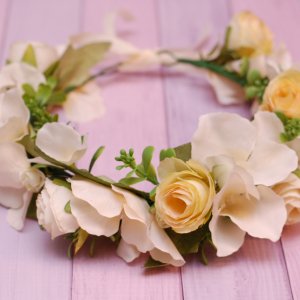 Робота Об'ємний вінок віночок з квітами бежевий