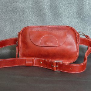 Работа Женская красная кожаная сумка ручной работы
