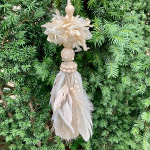 Работа Новогоднее украшение шелковая кисть ручной работы.