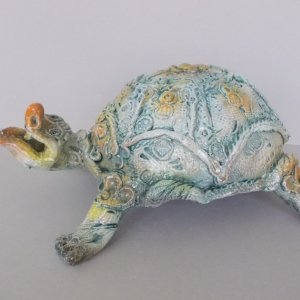 Робота Скульптура велика озерна черепаха з гончарної тліни