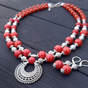 Робота Комплект з натуральних коралів кольору червоної цегли