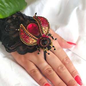 Работа Брошь "Жук энергичный"