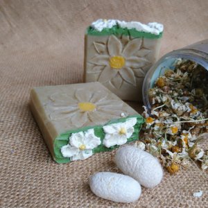 Робота Натуральне мило з шовком і ромашкою