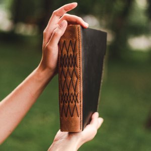 Работа Кожаный блокнот с крафтовой письмами