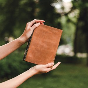 Работа Кожаный блокнот из крафт письмами