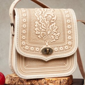 Работа Женская кожаная сумка с тиснением через плечо темно бежевая