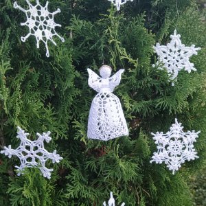 Робота Комплект прикрас на ялинку:ангелик і сніжинки