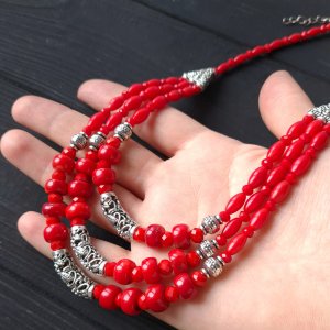 Робота Намисто з натуральними коралами трьохрядне