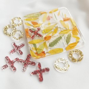 Работа Подарочная игра крестики-нолики с цветами на подарок