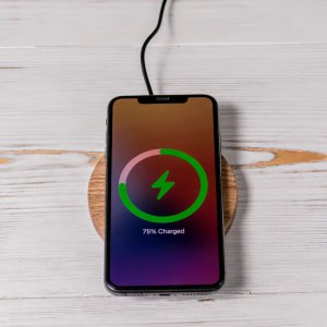 Работа Беспроводная зарядка для телефона с гравировкой «iCharge»