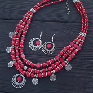 Робота Комплект з натуральних коралів намисто та сережки