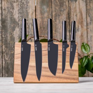 Работа Магнитная подставка для ножей на кухонный стол