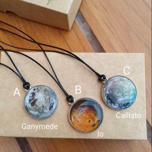 Работа Комплект Спутники Юпитера, Серьги для друзей