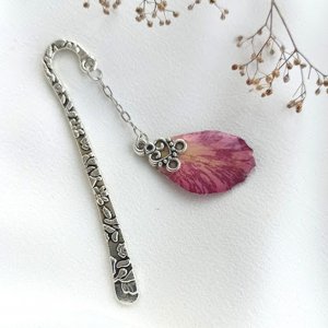 Работа Закладка для книги с розового лепестка