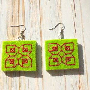 Робота Вишиті сережки "Смарагди"