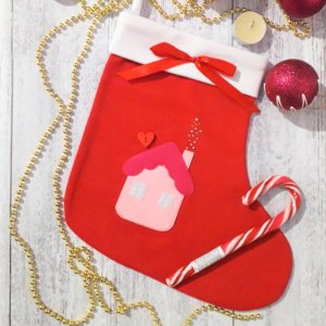 Работа Праздничная носок с домиком