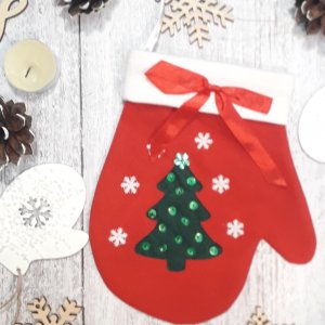 Работа Перчатка с елкой