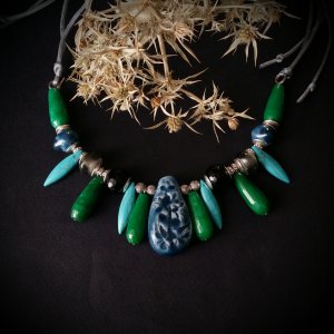 Работа Сине-зеленое полукольцо со стеклом и керамическим центром