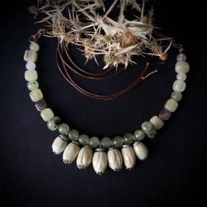 Робота Зелене намисто з пренітом та керамікою