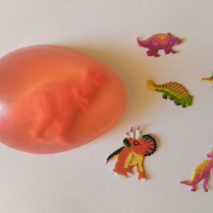 Работа Мыло с динозавром.